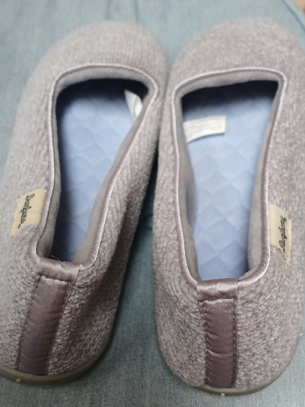Dearfoams Women’s Light Gray Quilted Ballet Slippers